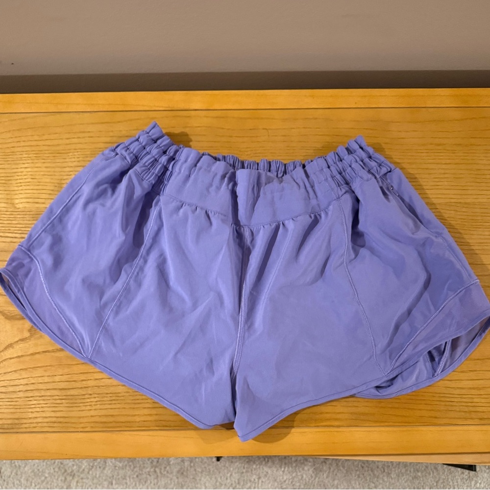 Lululemon Hotty Hot short 2.5